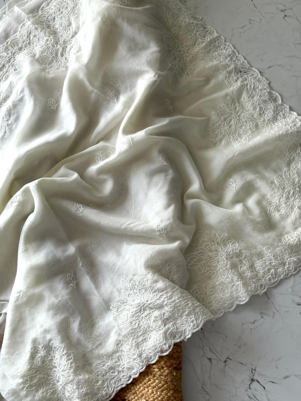 Janu white - image 1