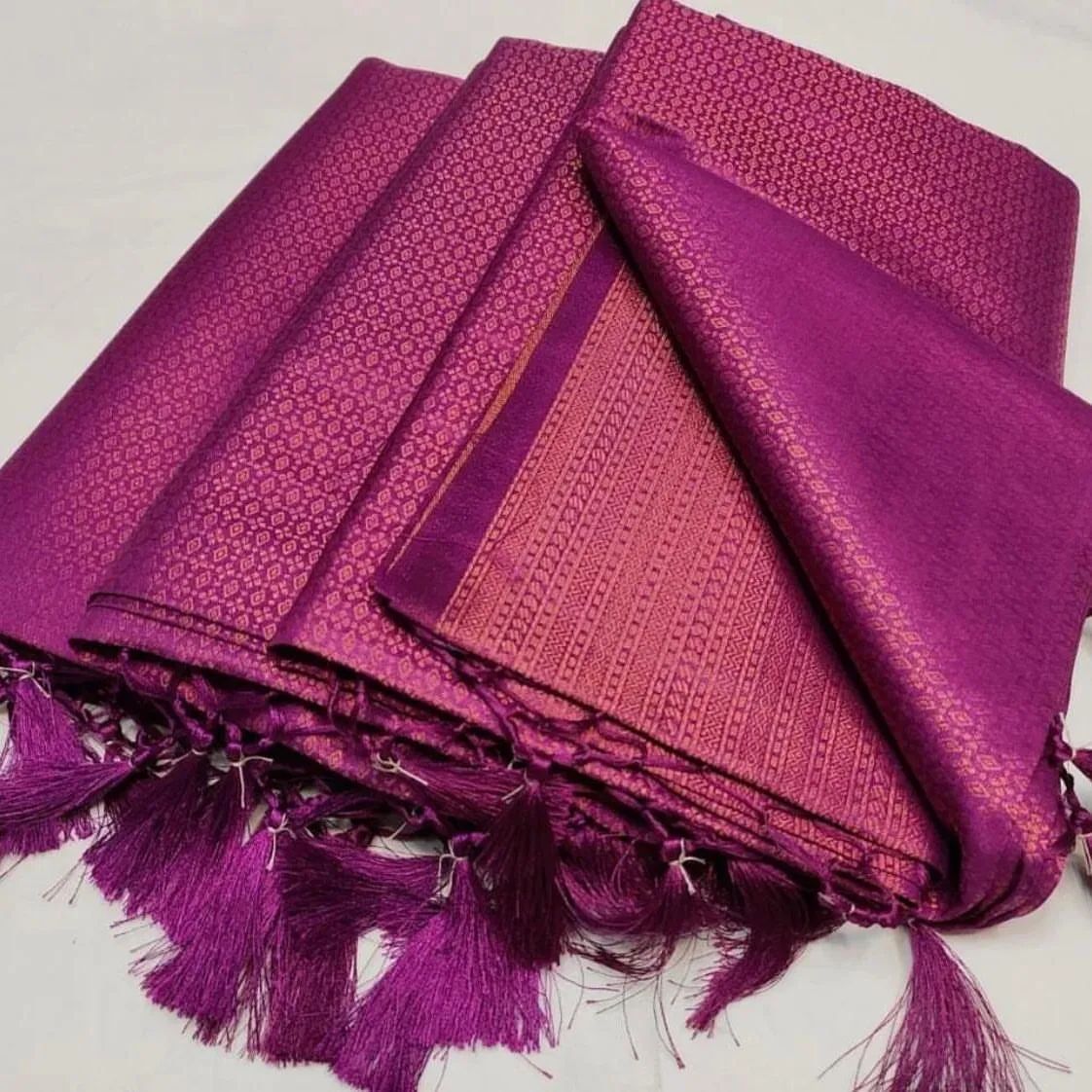 Stunning Magenta Silk Saree with Elegant Zari Patterns
